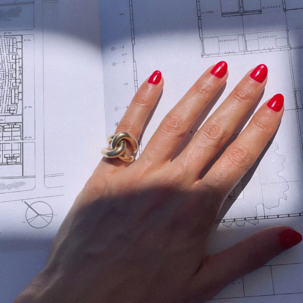 Modernized full link ring featuring a dramatic style, available in yellow gold plating - Gabriela Artigas