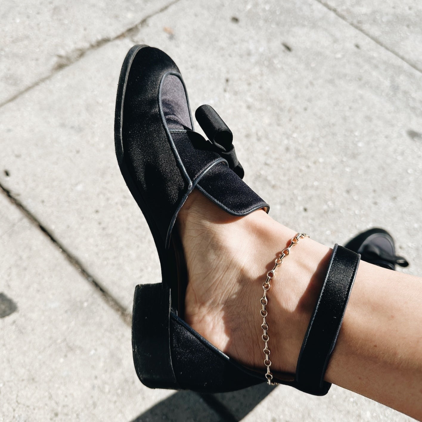 Elegant 15mm double beam chain anklet, perfectly paired with black belly shoes - Gabriela Artigas + CO