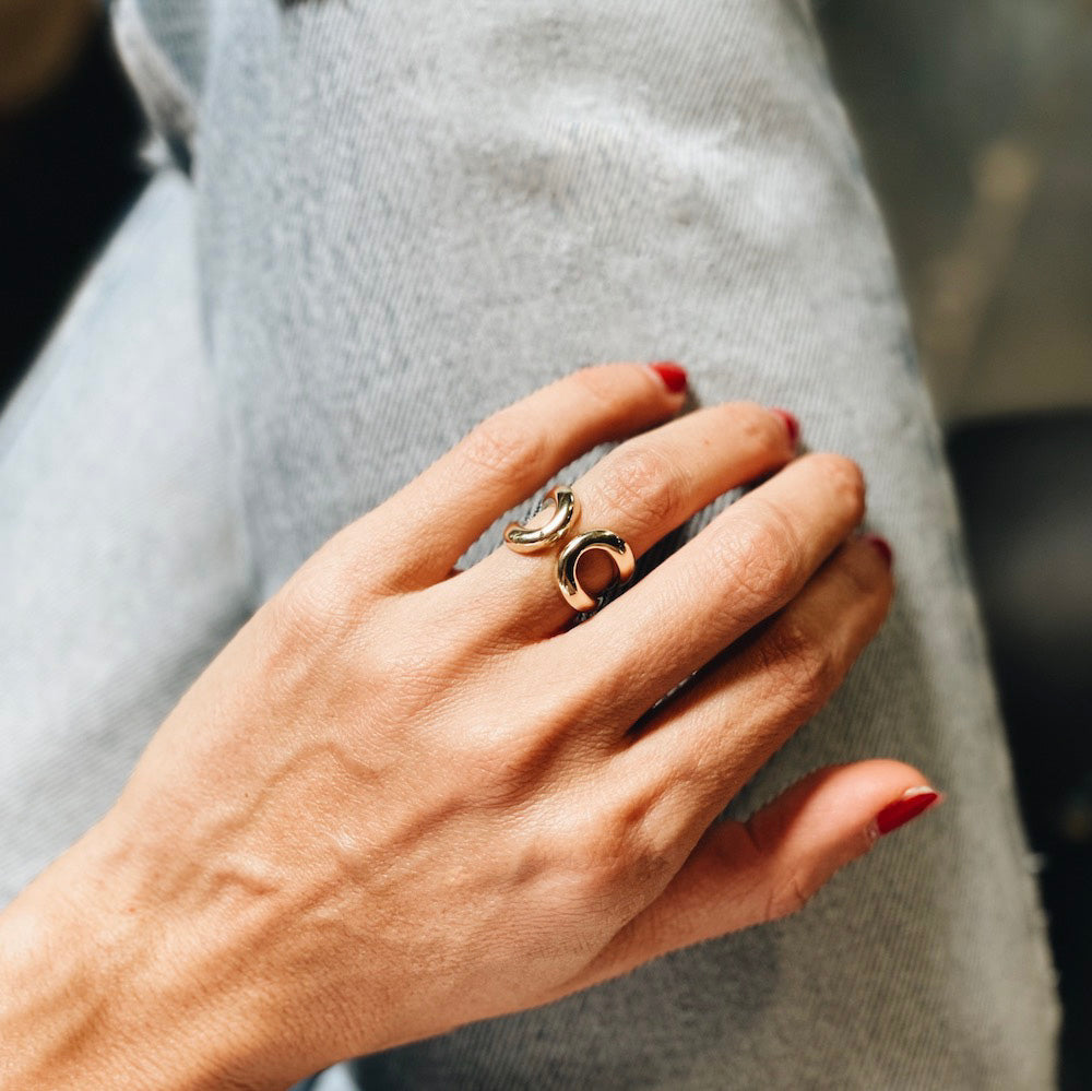 Double beam ring in vermeil gold, a modern and chic statement piece - Gabriela Artigas