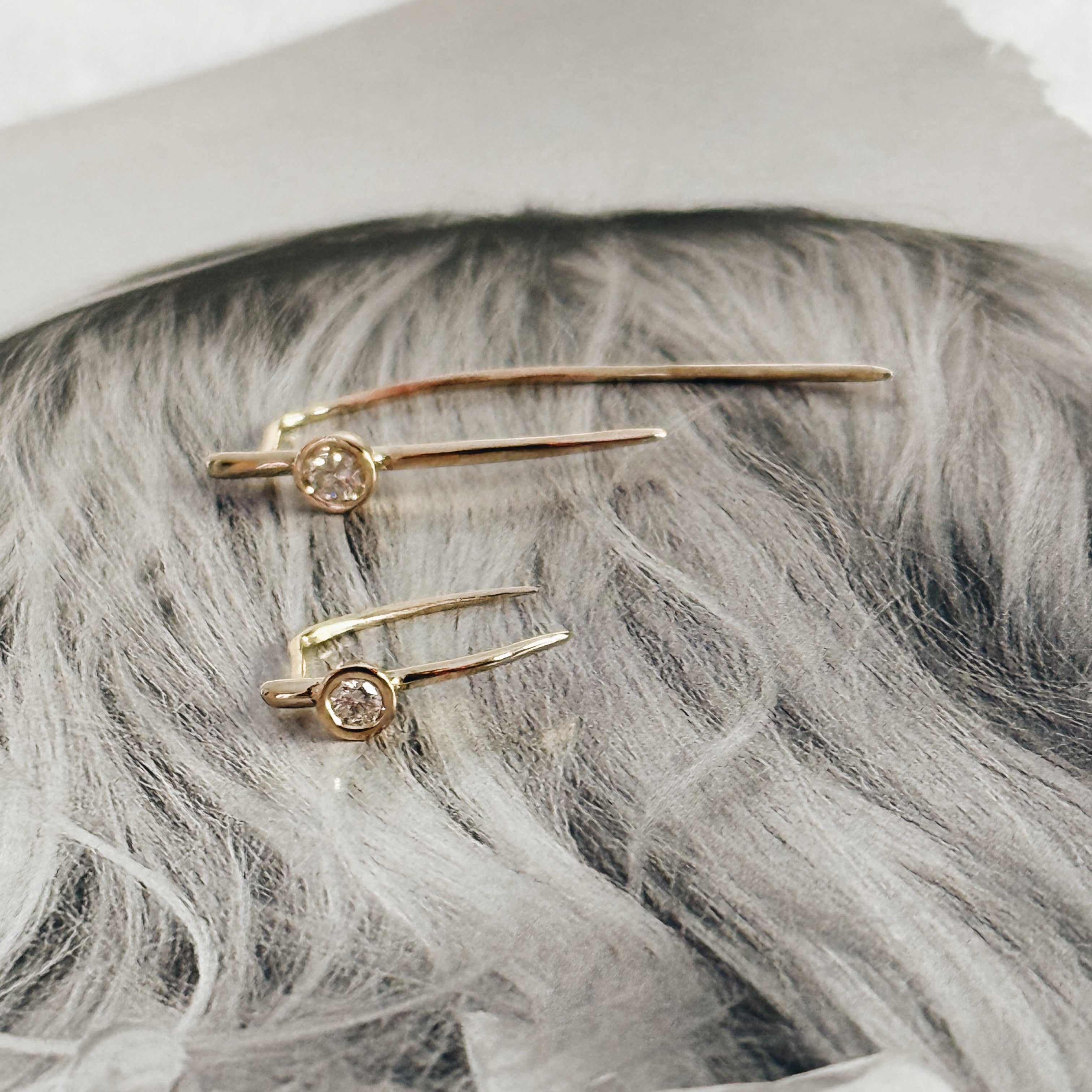 This gold Jewelry Set features Signature and Medium Infinite Tusk Earrings, adorned with a floating diamond for a striking, diamond jewelry look - Gabriela Artigas