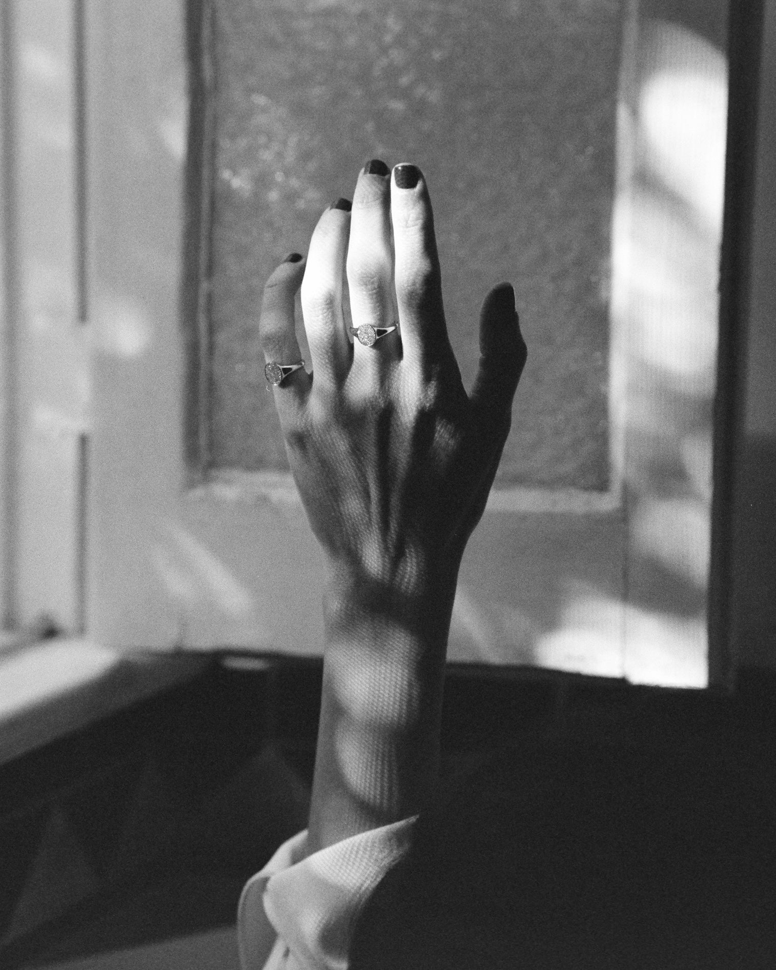 Disc Signet Ring with White Pavé Diamonds - Gabriela Artigas + CO