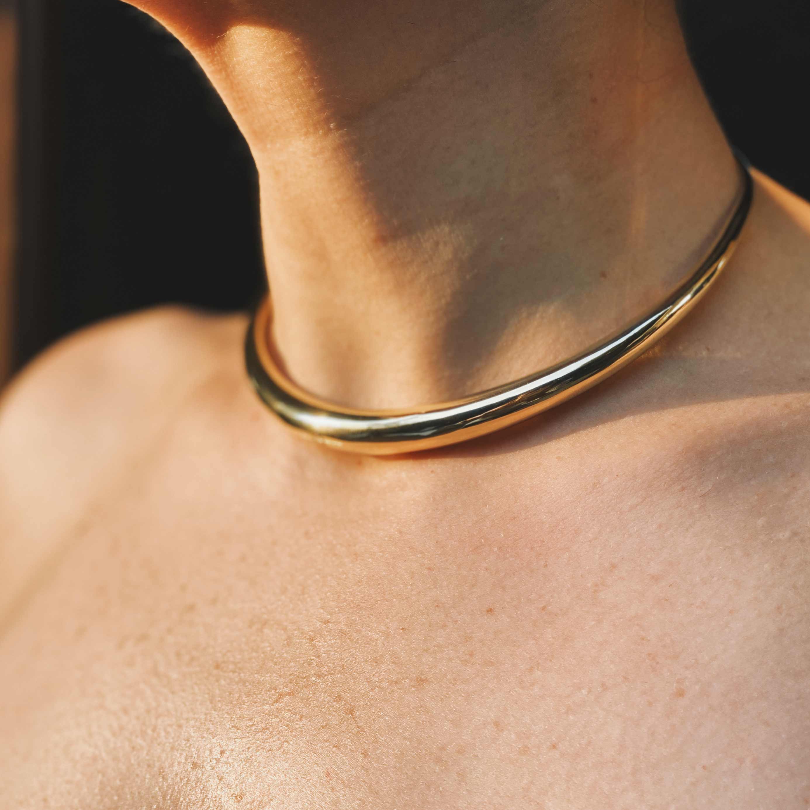 Original Infinite Tusk Solid Choker in yellow gold plate, an essential piece with a lightweight hollow design, gracing the collarbone with chic sophistication - Gabriela Artigas