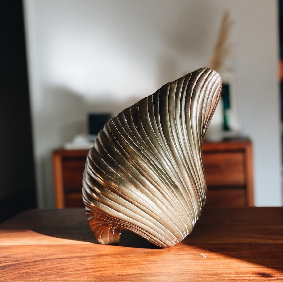 Elegant large shell-shaped sculpture crafted from brass - Gabriela Artigas