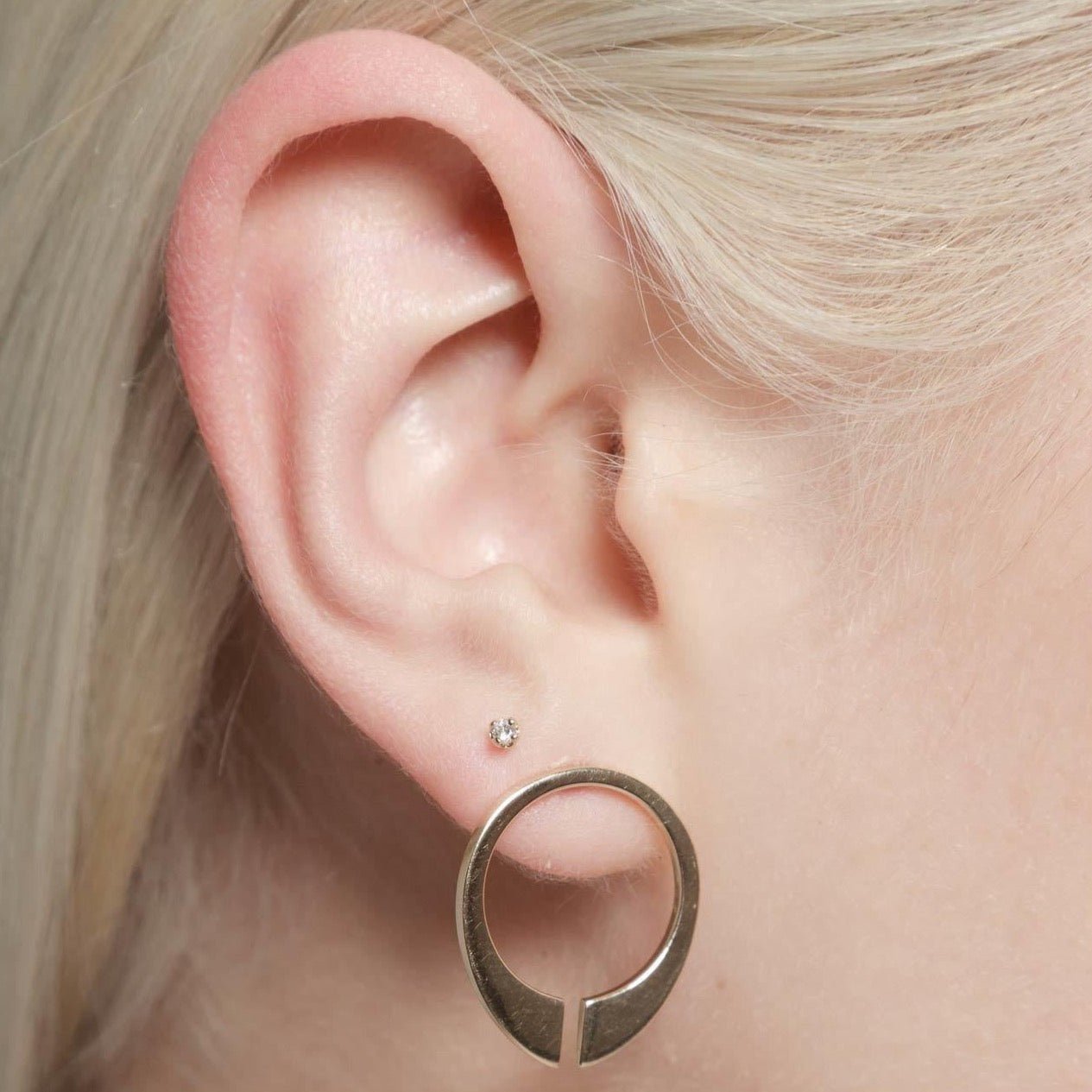 Baby Prong Earrings with White Diamonds - Gabriela Artigas + CO